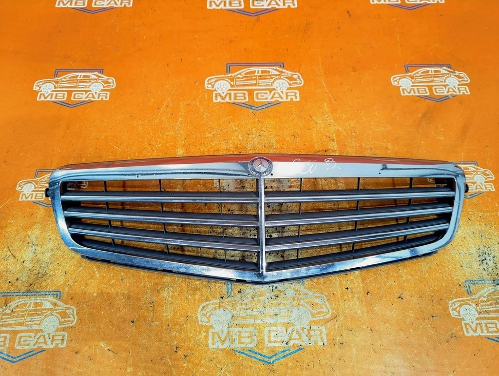 Решетка радиатора Mercedes-Benz