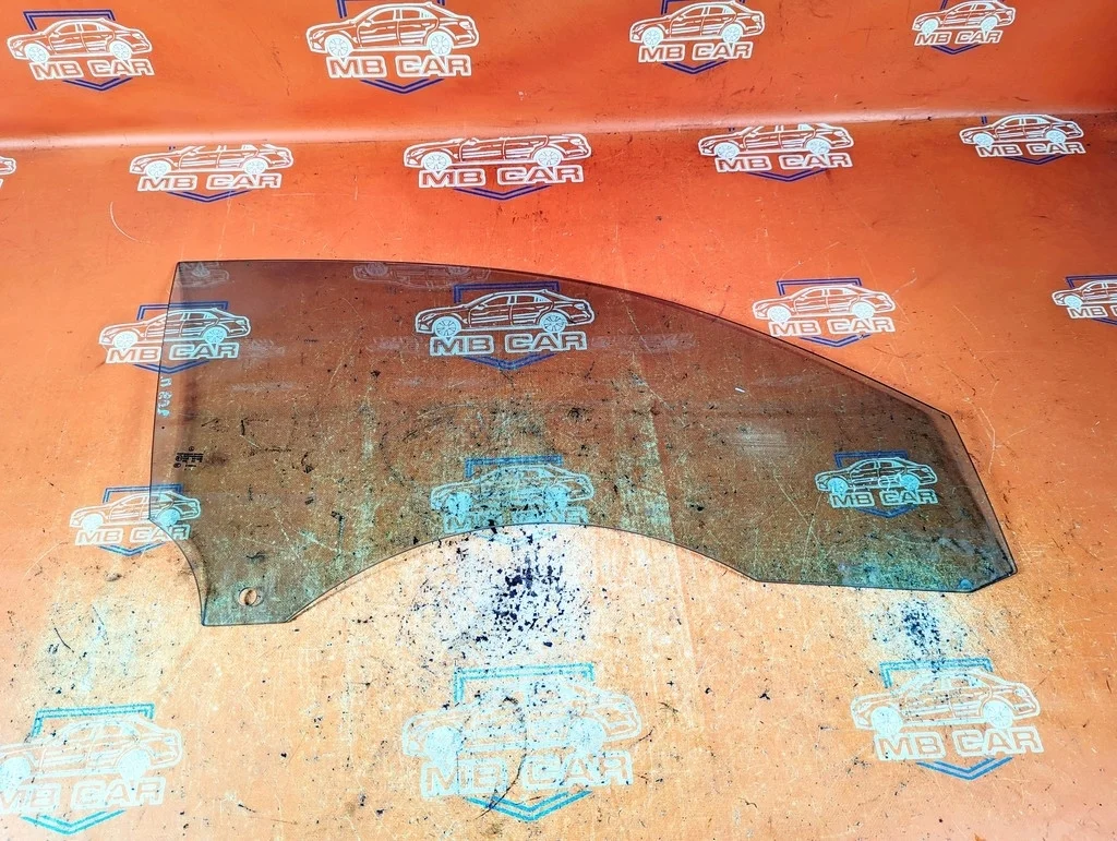 Стекло переднее правое Mercedes-Benz