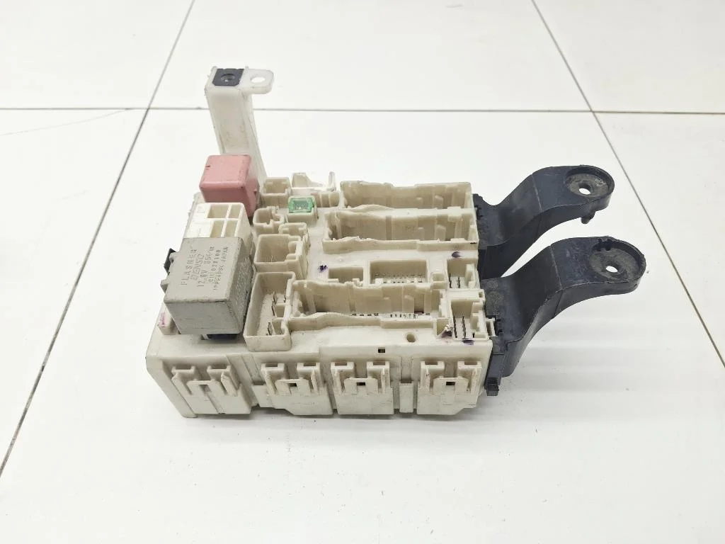 Блок предохранителей Toyota Corolla E150