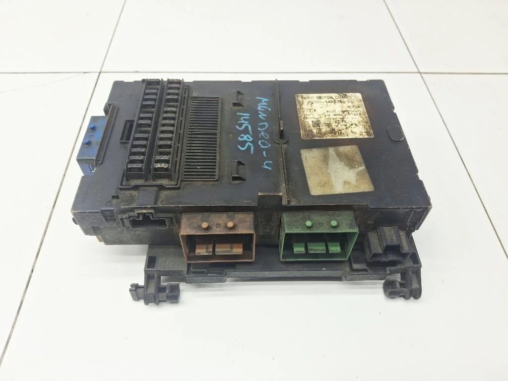 Блок предохранителей Ford Mondeo 2008 4