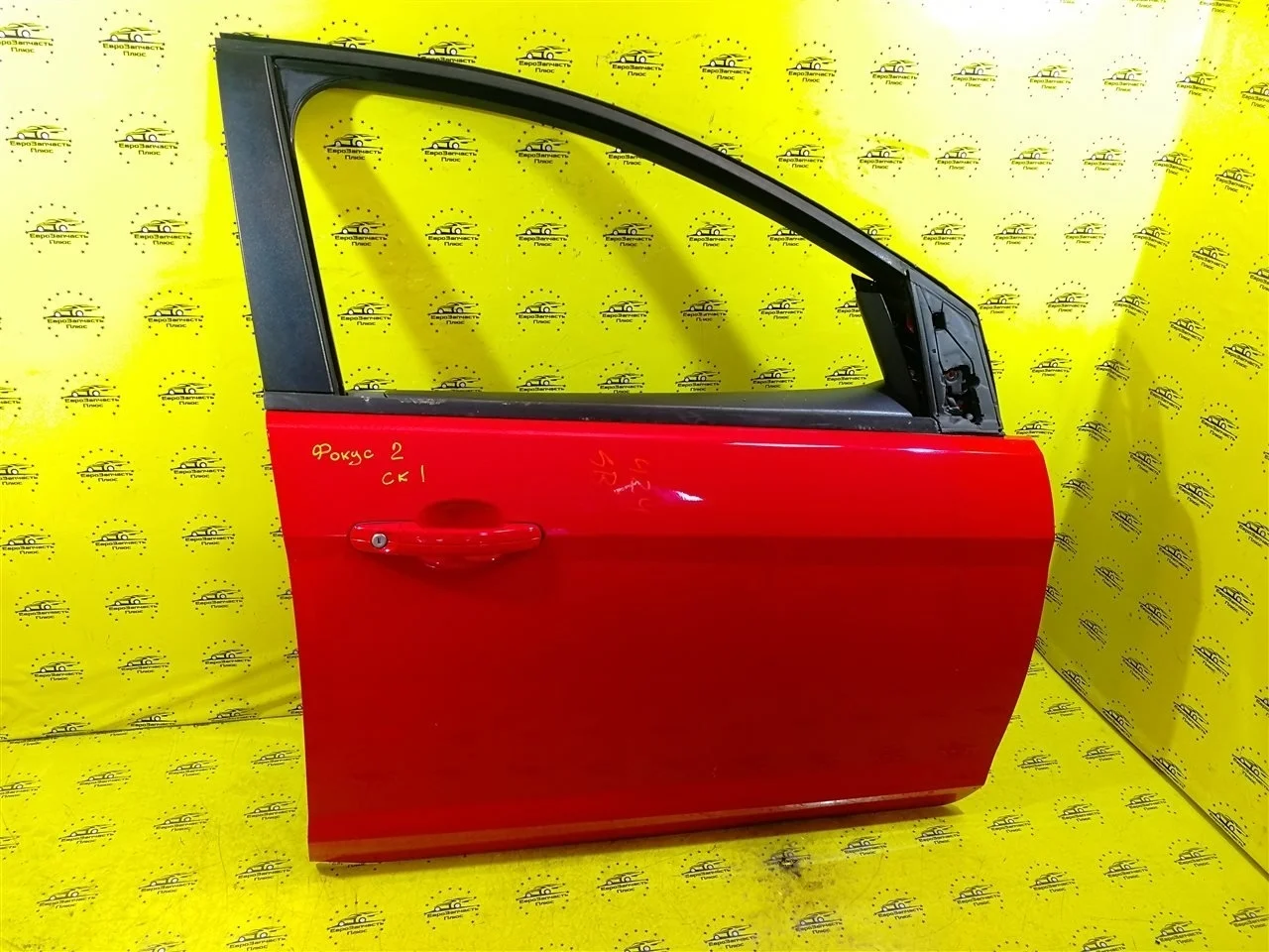 Дверь Ford Focus 2 1530169, передняя правая