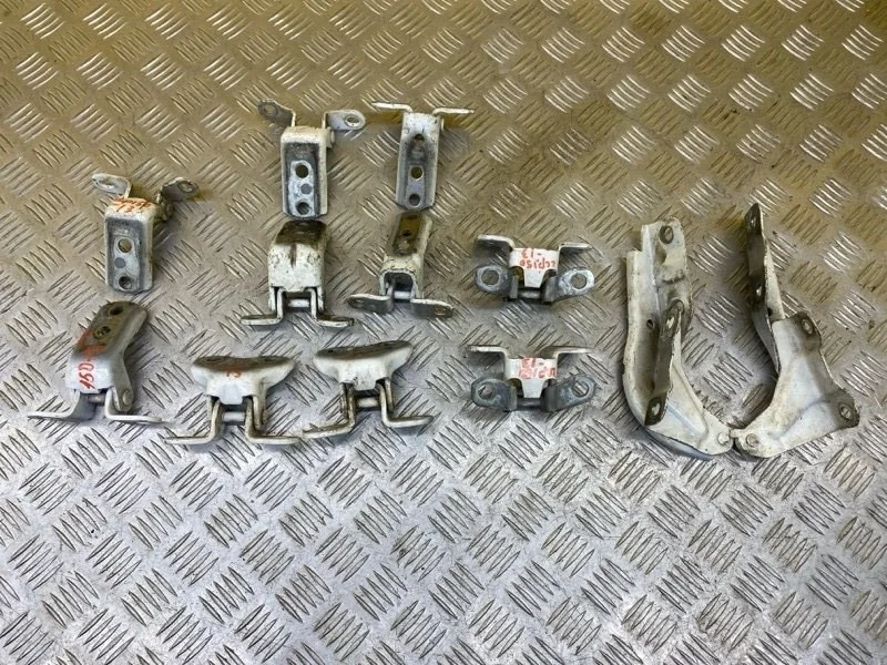 Петля двери Toyota Land Cruiser Prado 150 (2009-2023) 2013 6871012151 ВНЕДОРОЖНИК 3.0 D 1KDFTV