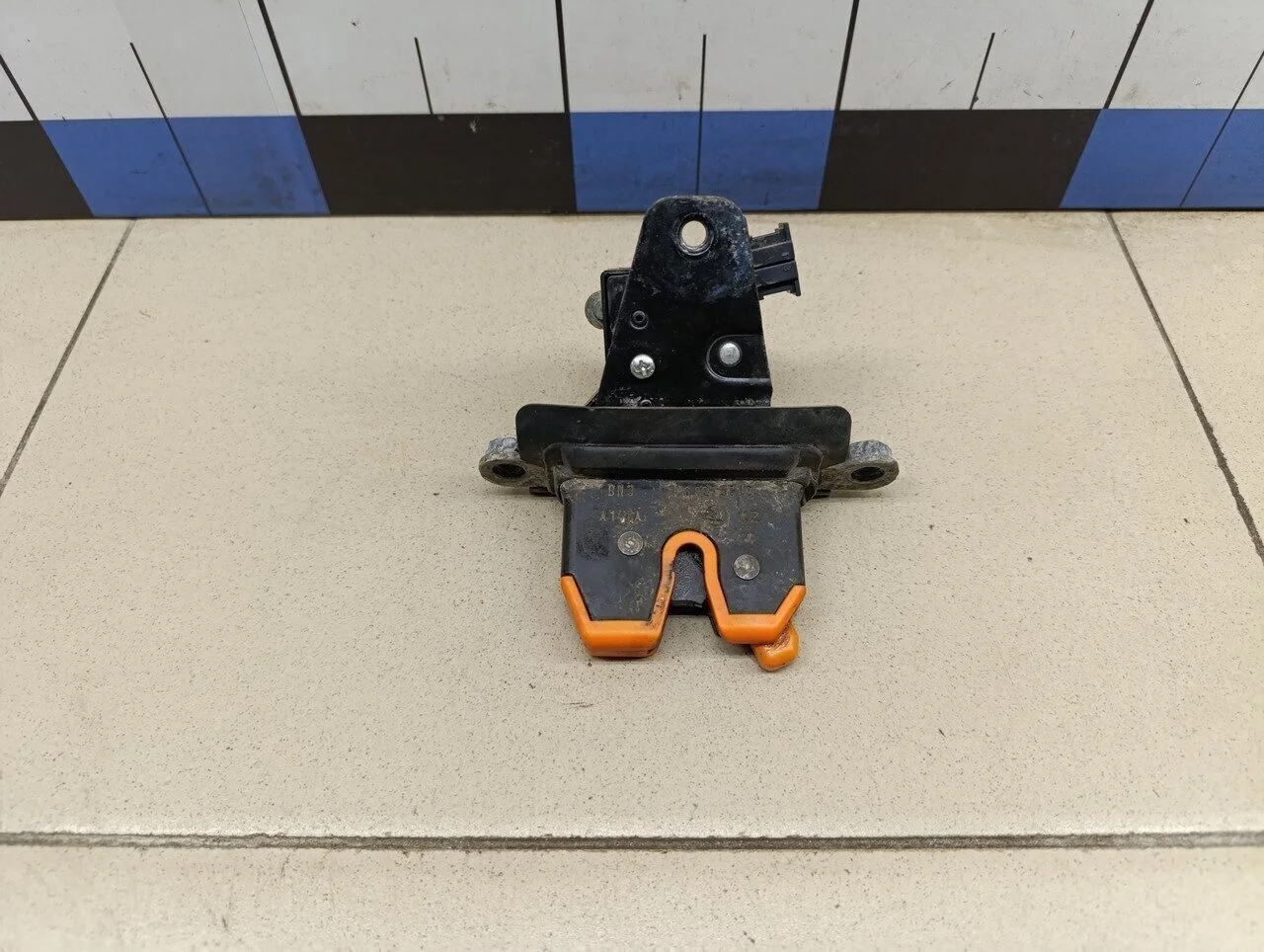 Замок двери багажника Octavia (A4 1U-) 2000-2011