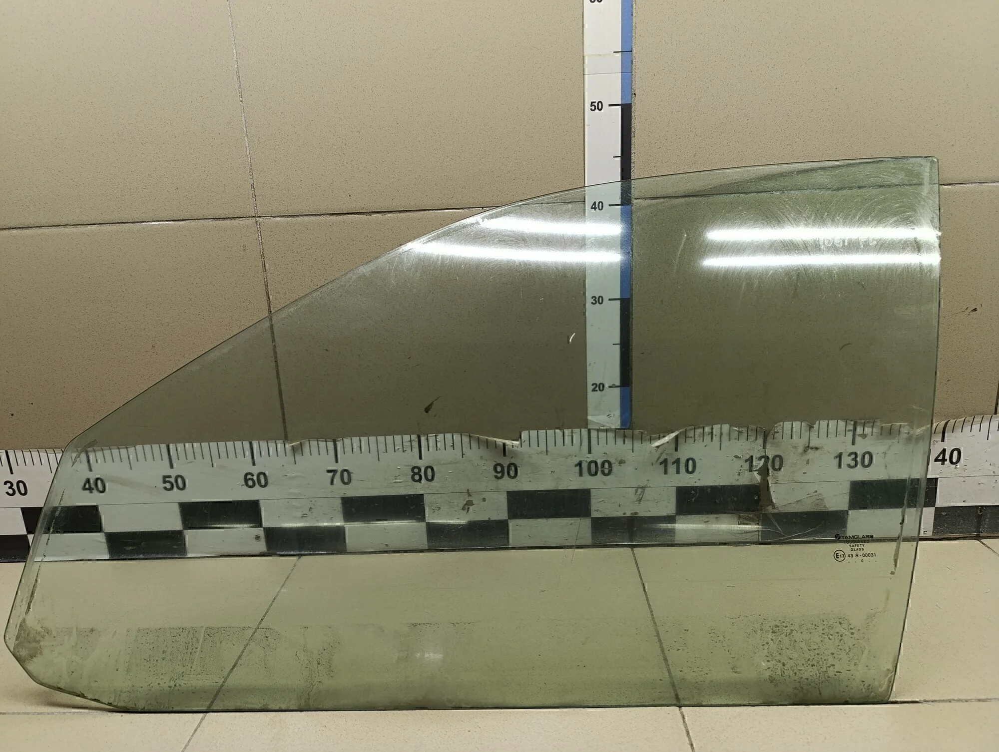 Стекло двери передней левой Octavia (A4 1U-) 2000-2011