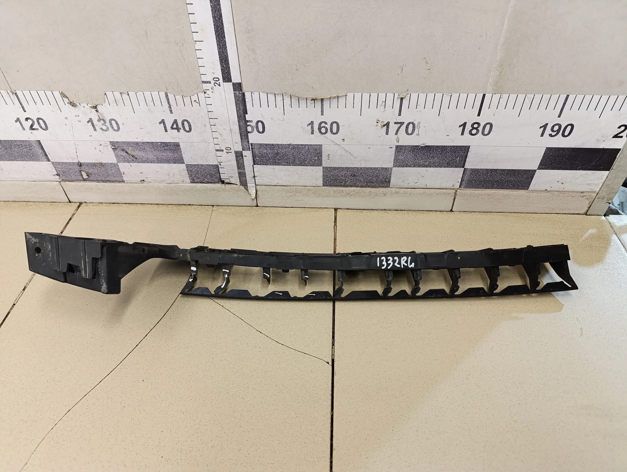 Направляющая заднего бампера левая Octavia (A7) 2013>