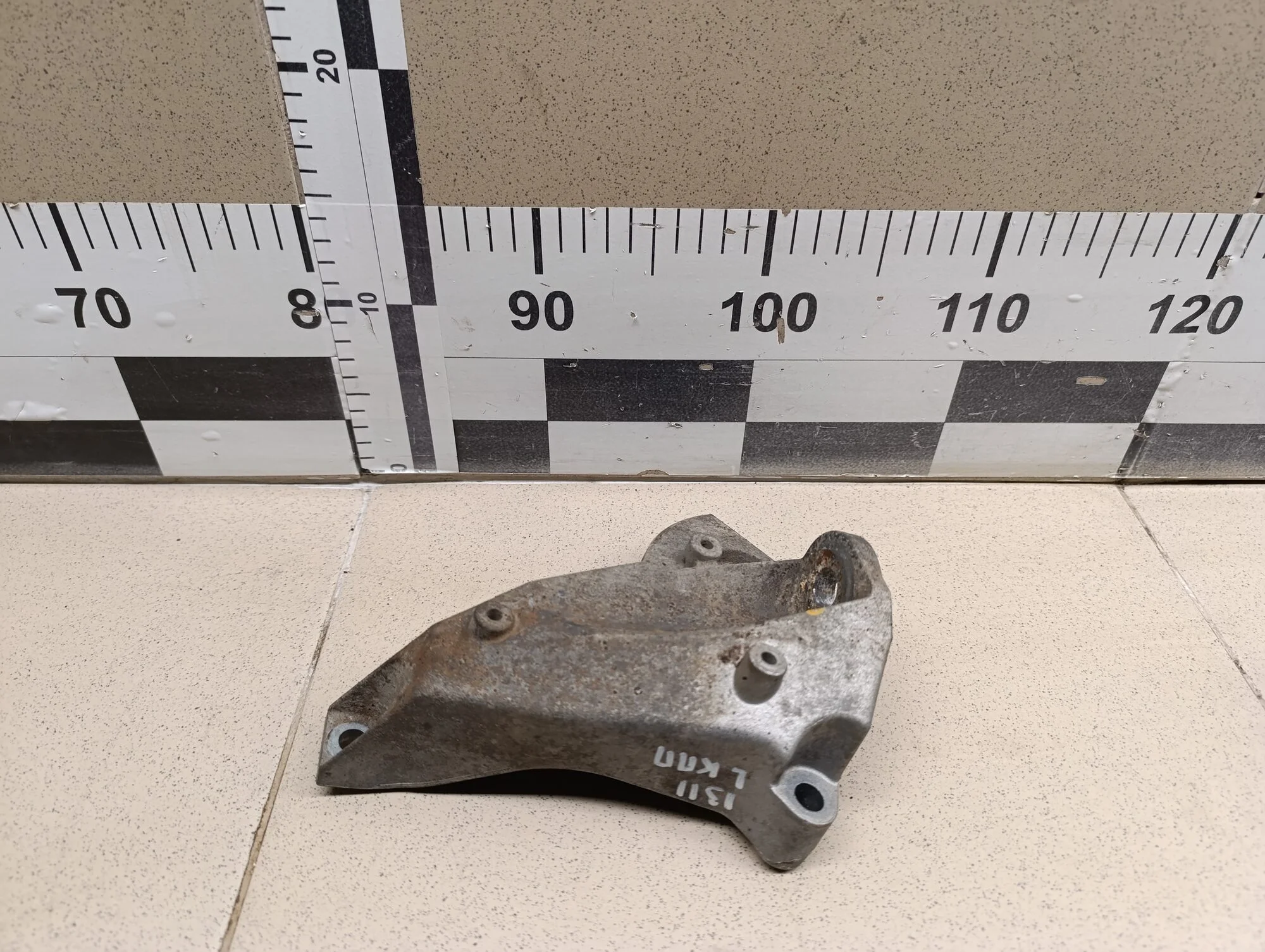 Кронштейн АКПП левый Passat [B5] 2000-2005