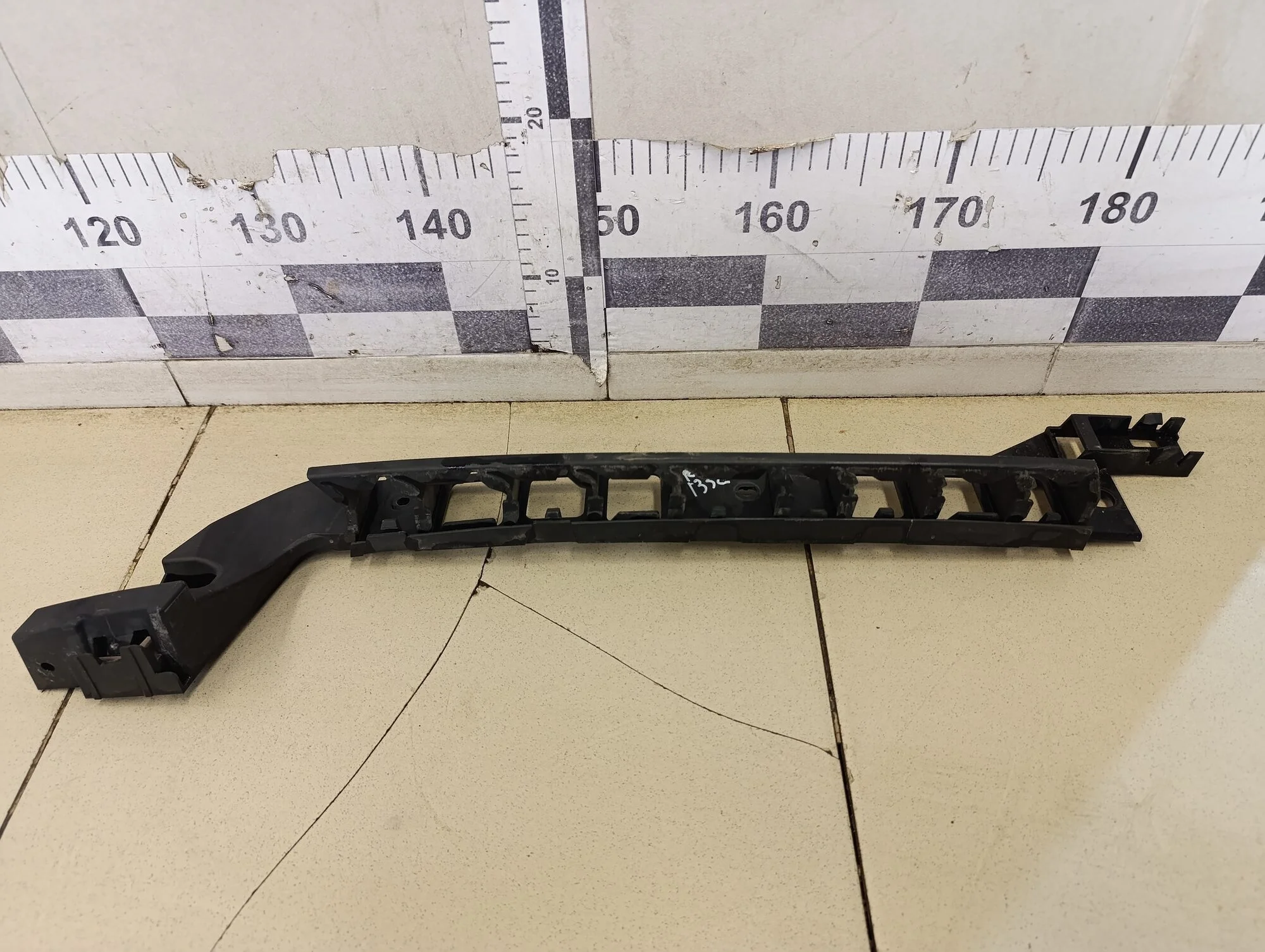 Направляющая заднего бампера правая Octavia (A7) 2013>