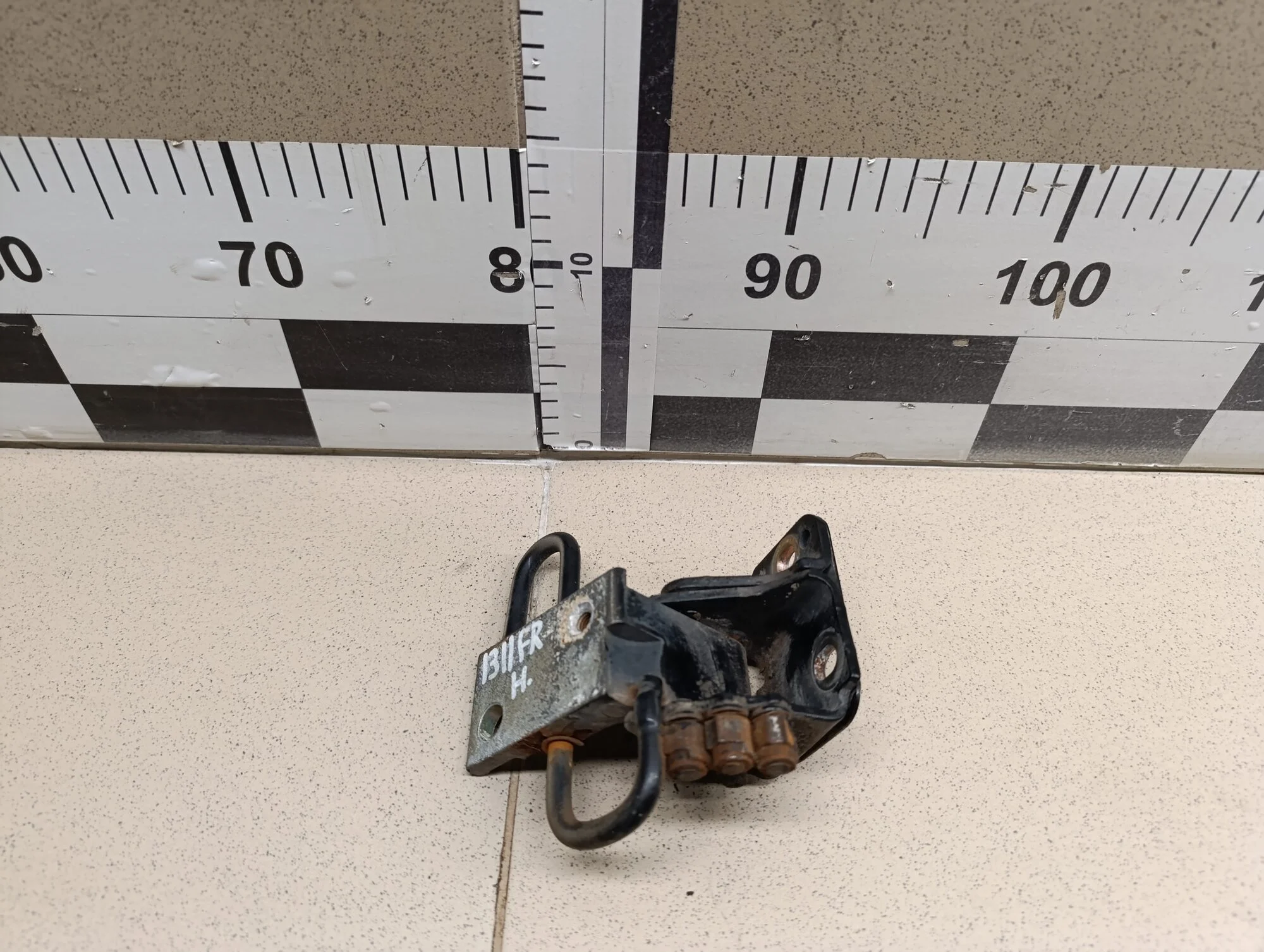 Петля двери передней правой нижняя A3 (8L1) 1996-2003