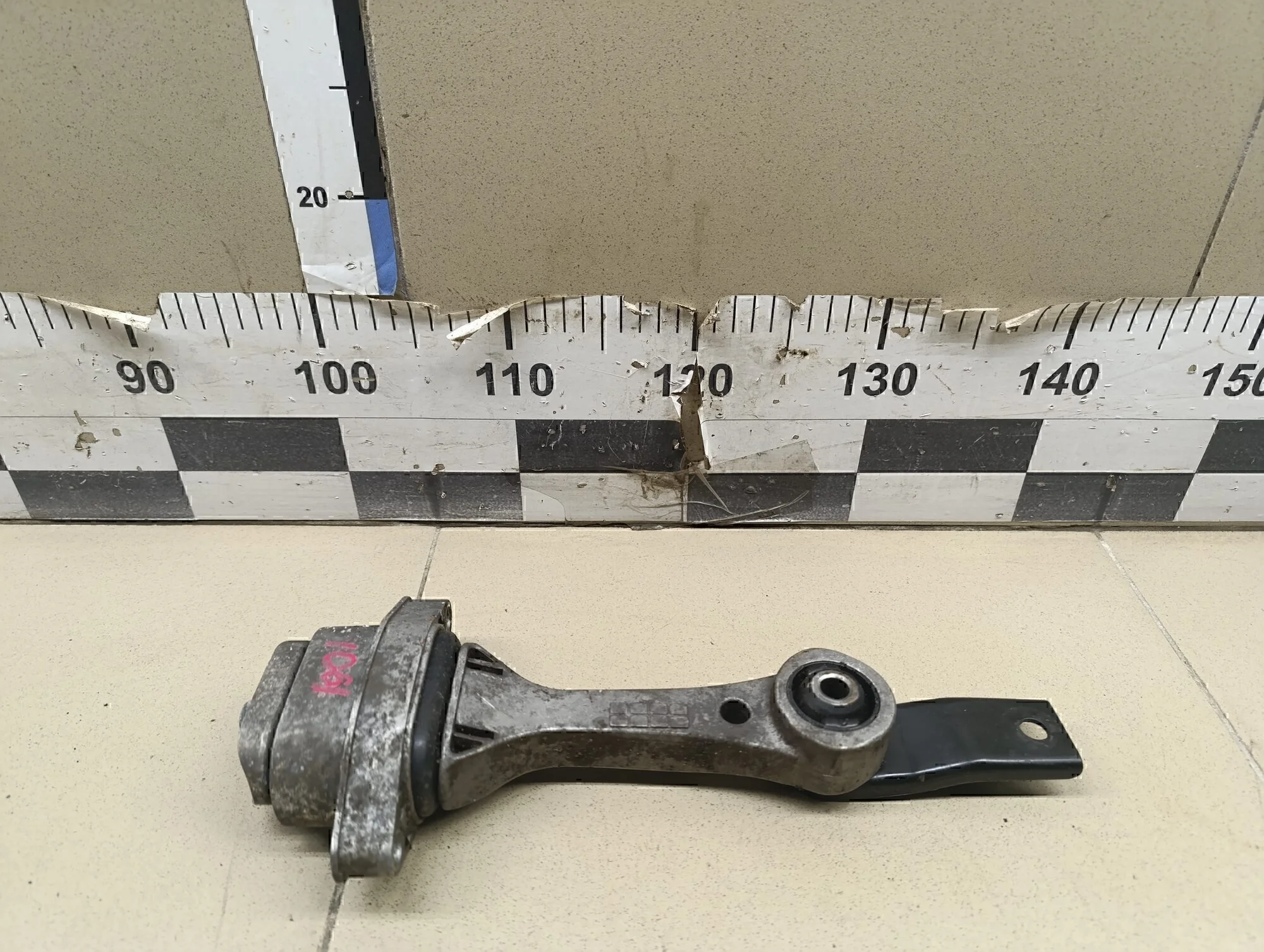 Опора КПП задняя A3 (8L1) 1996-2003