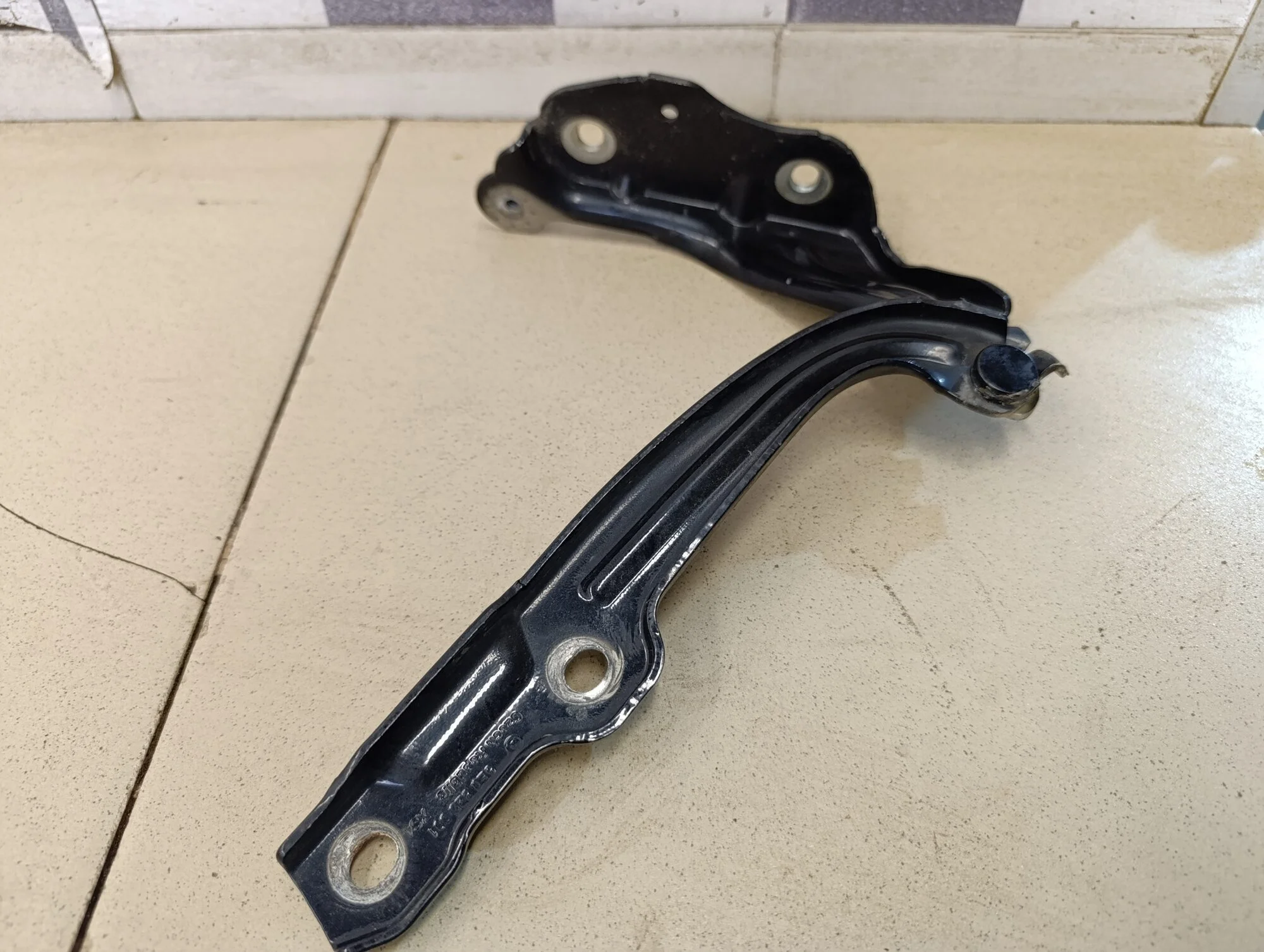 Петля капота левая Octavia (A7) 2013>