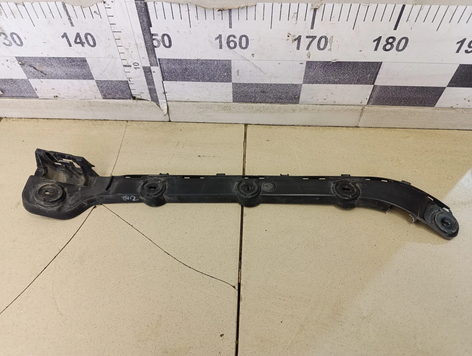 Направляющая заднего бампера левая Octavia (A7) 2013>