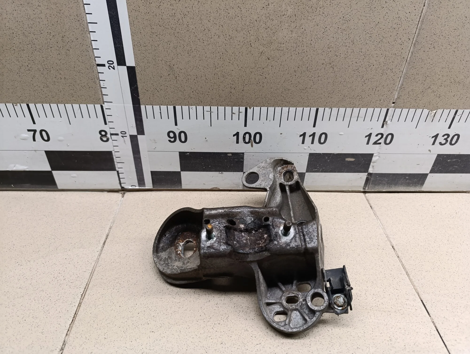 Кронштейн опоры двигателя A4 [B5] 1994-2000