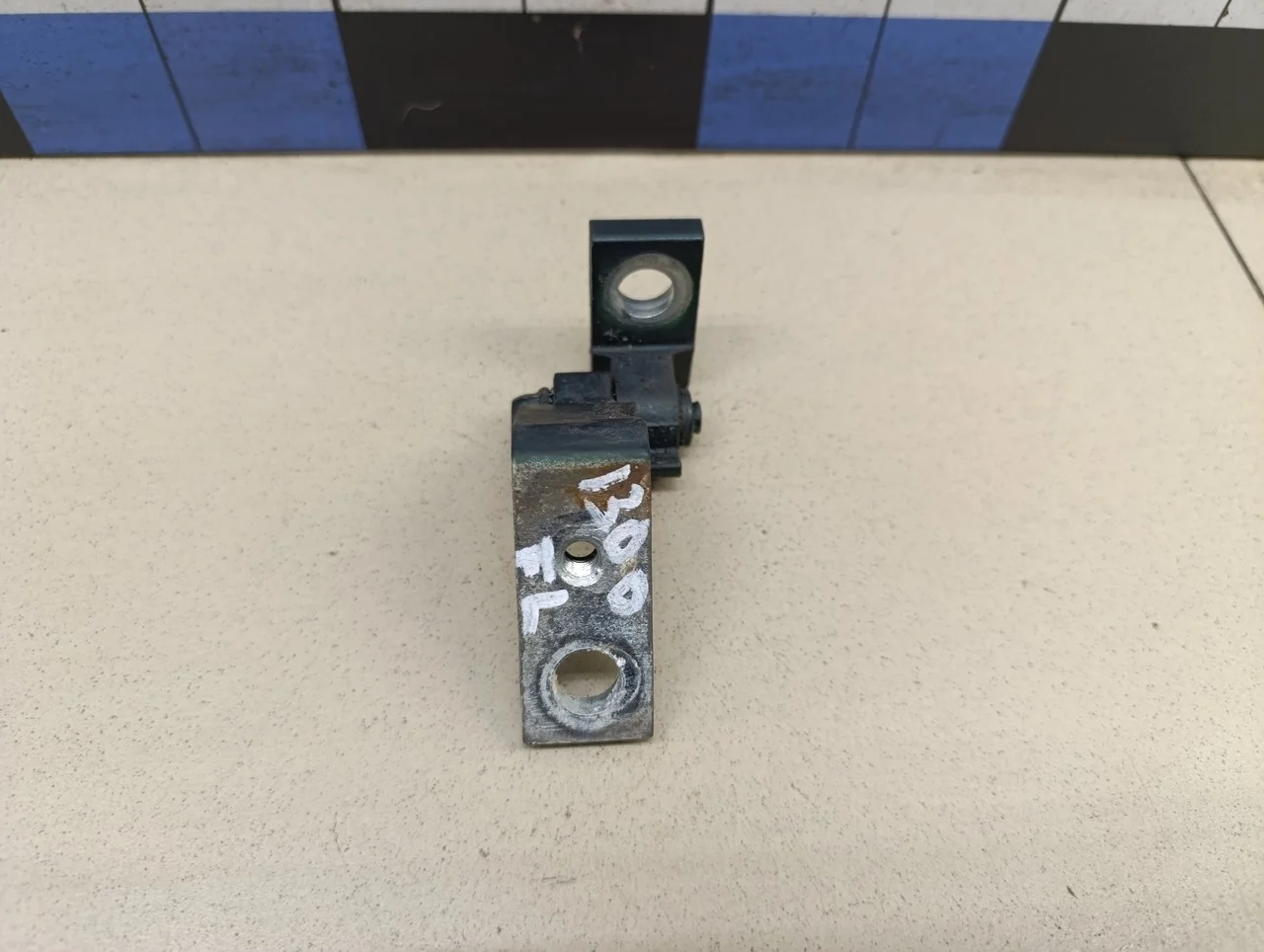 Петля двери Octavia (A4 1U-) 2000-2011