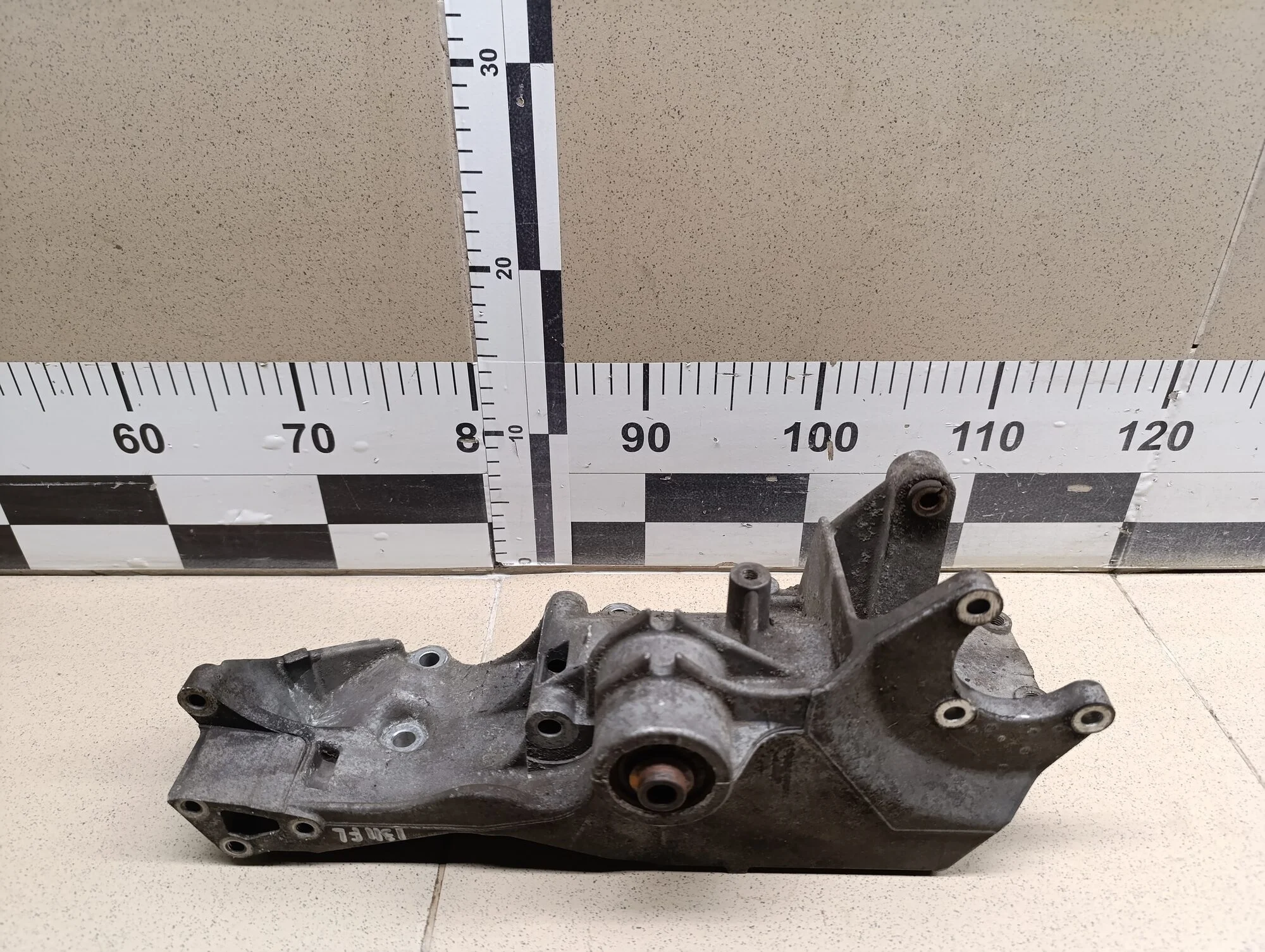 Кронштейн генератора Passat [B5] 2000-2005