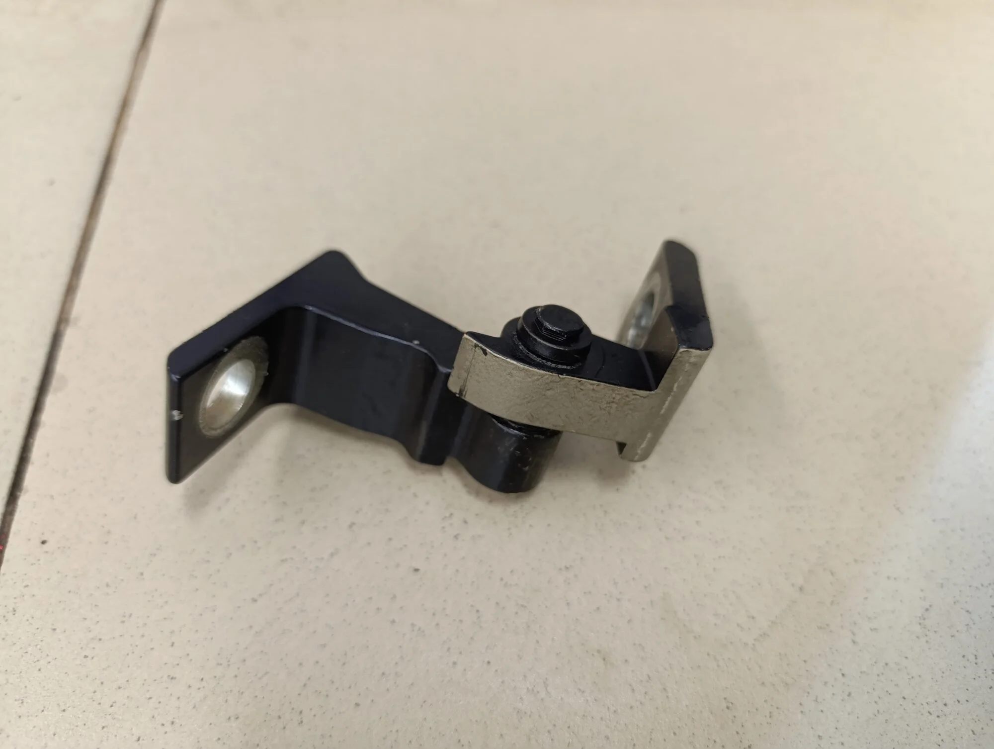 Петля двери  Octavia (A7) 2013>