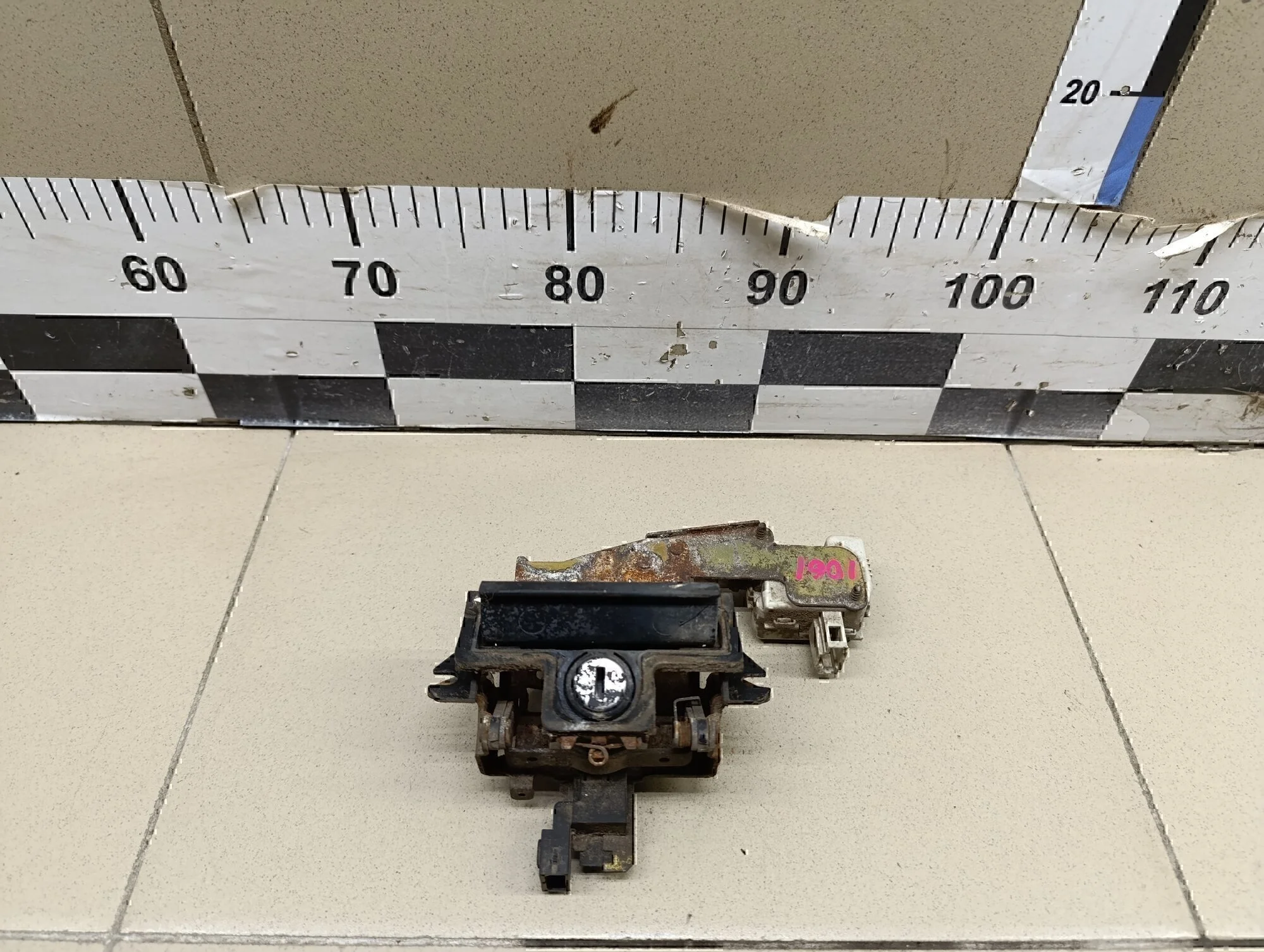 Ручка двери багажника наружная Octavia 1997-2000