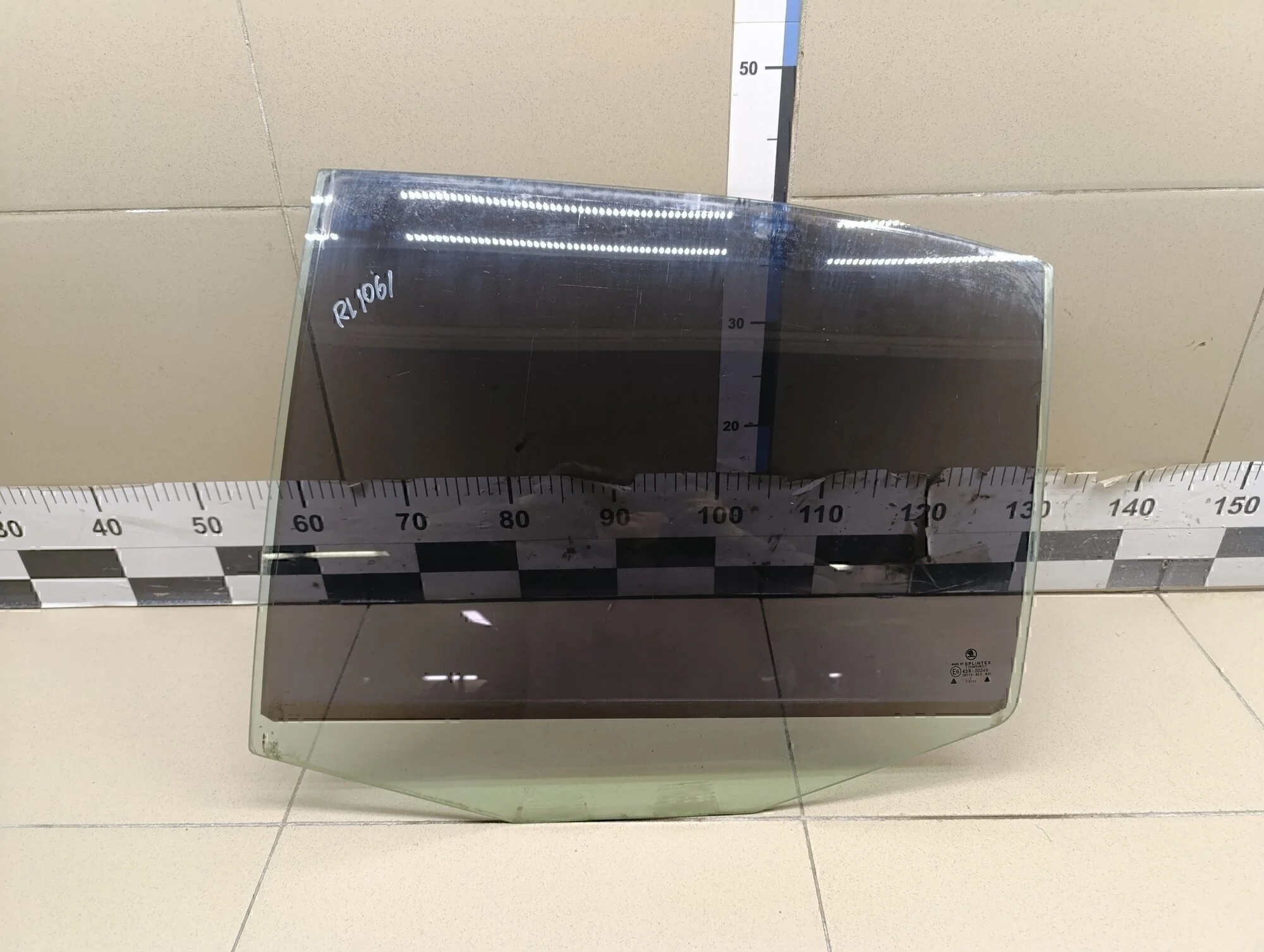 Стекло двери задней левой Octavia (A4 1U-) 2000-2011