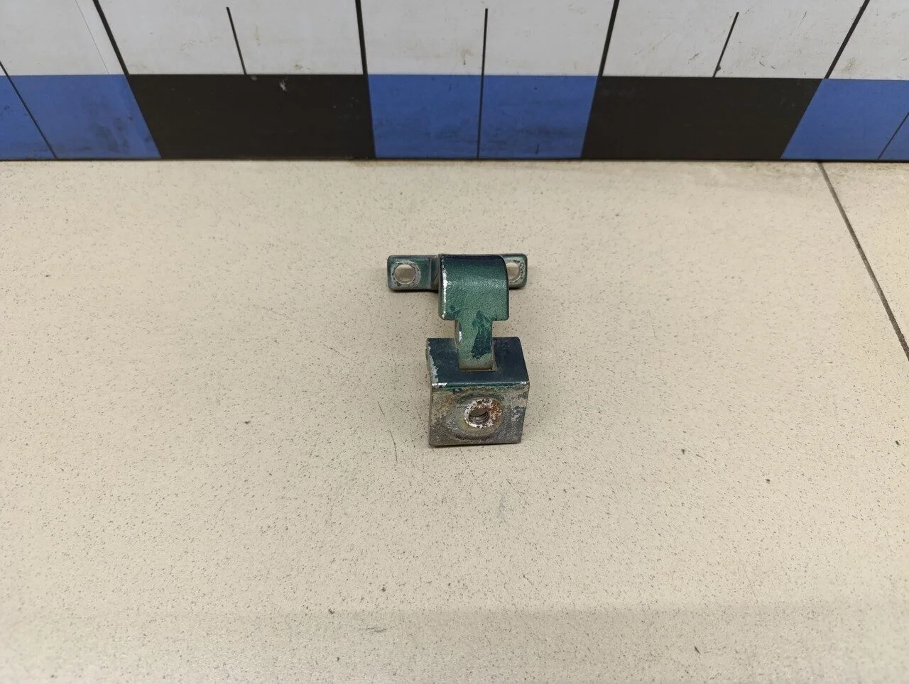 Петля двери багажника Octavia (A4 1U-) 2000-2011