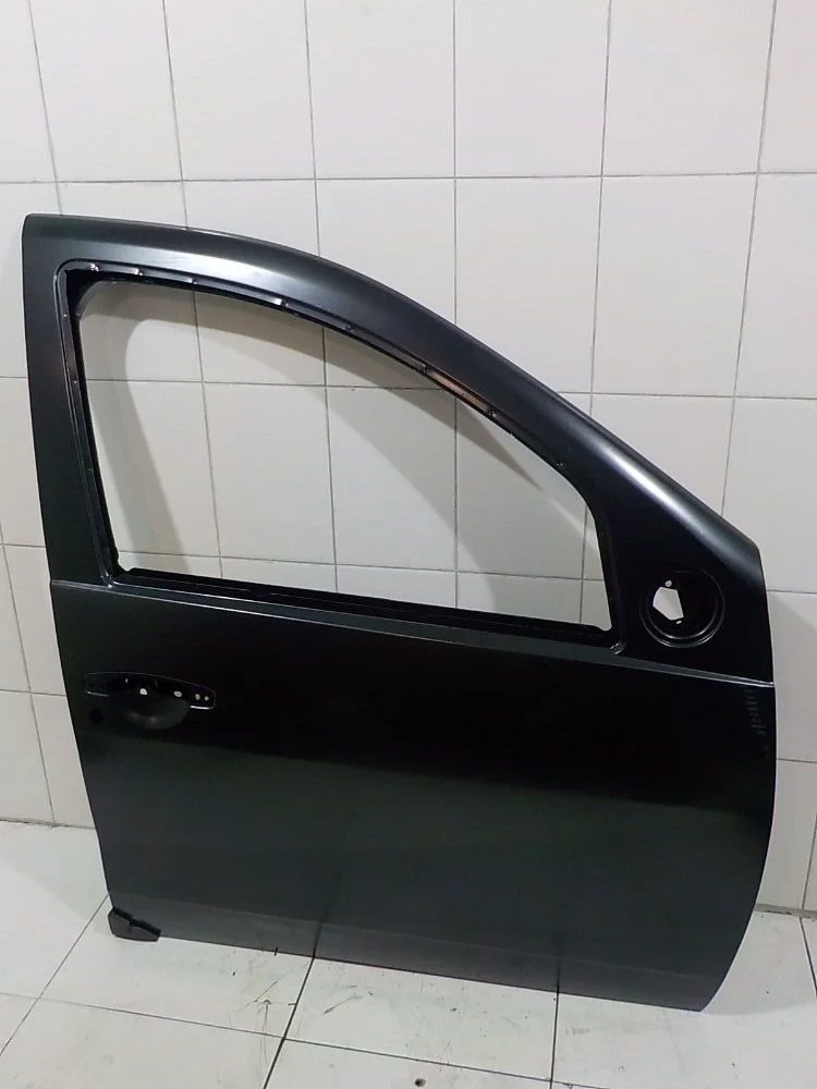Дверь Renault Sandero I (2009—2014) Перед Право