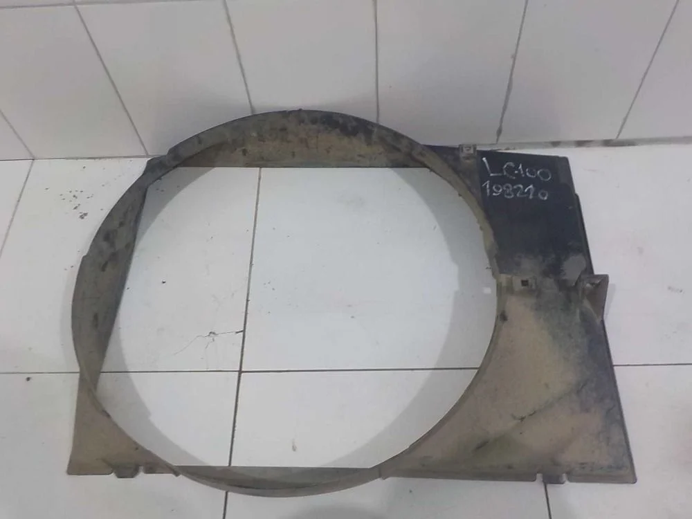 Диффузор радиатора Toyota Land Cruiser 100 (1998—2002)