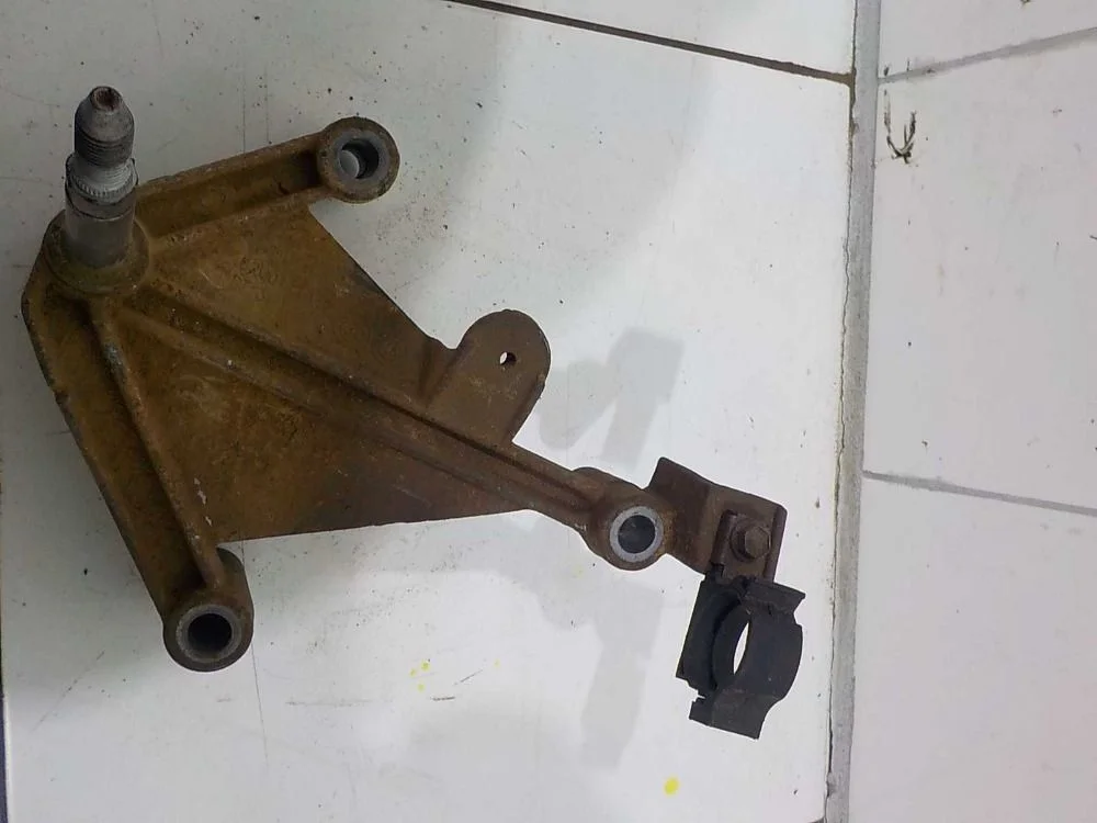 Кронштейн опоры двигателя Renault Symbol I рестайлинг (2002—2006)  Право