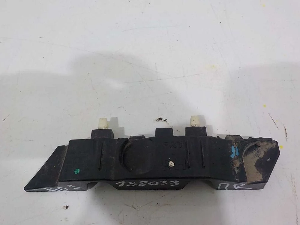 кронштейн бампера Kia Rio III рестайлинг (2015—2017)