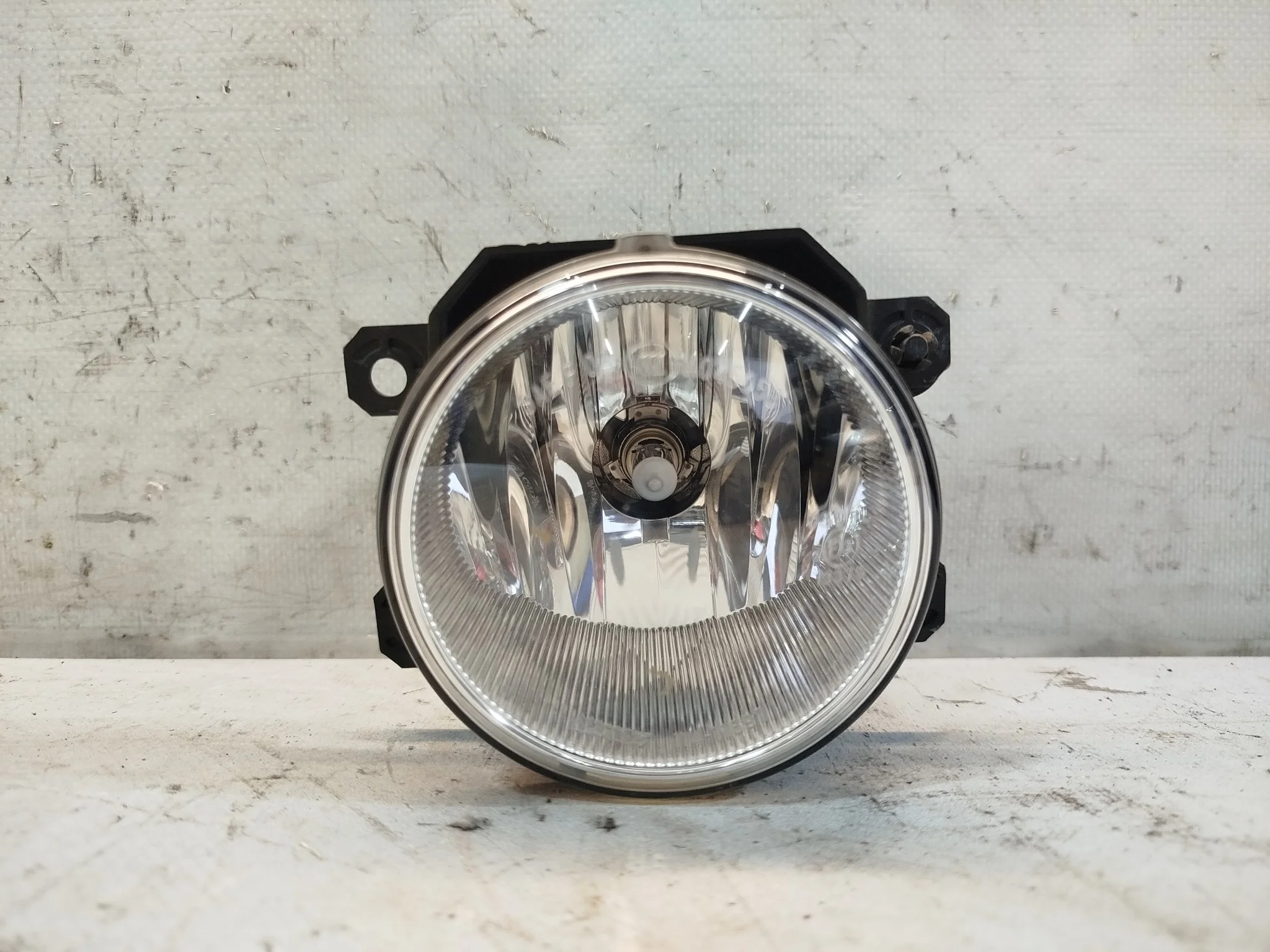 ТУМАНКА SUBARU ПРАВО 84501AJ060 S3652Z