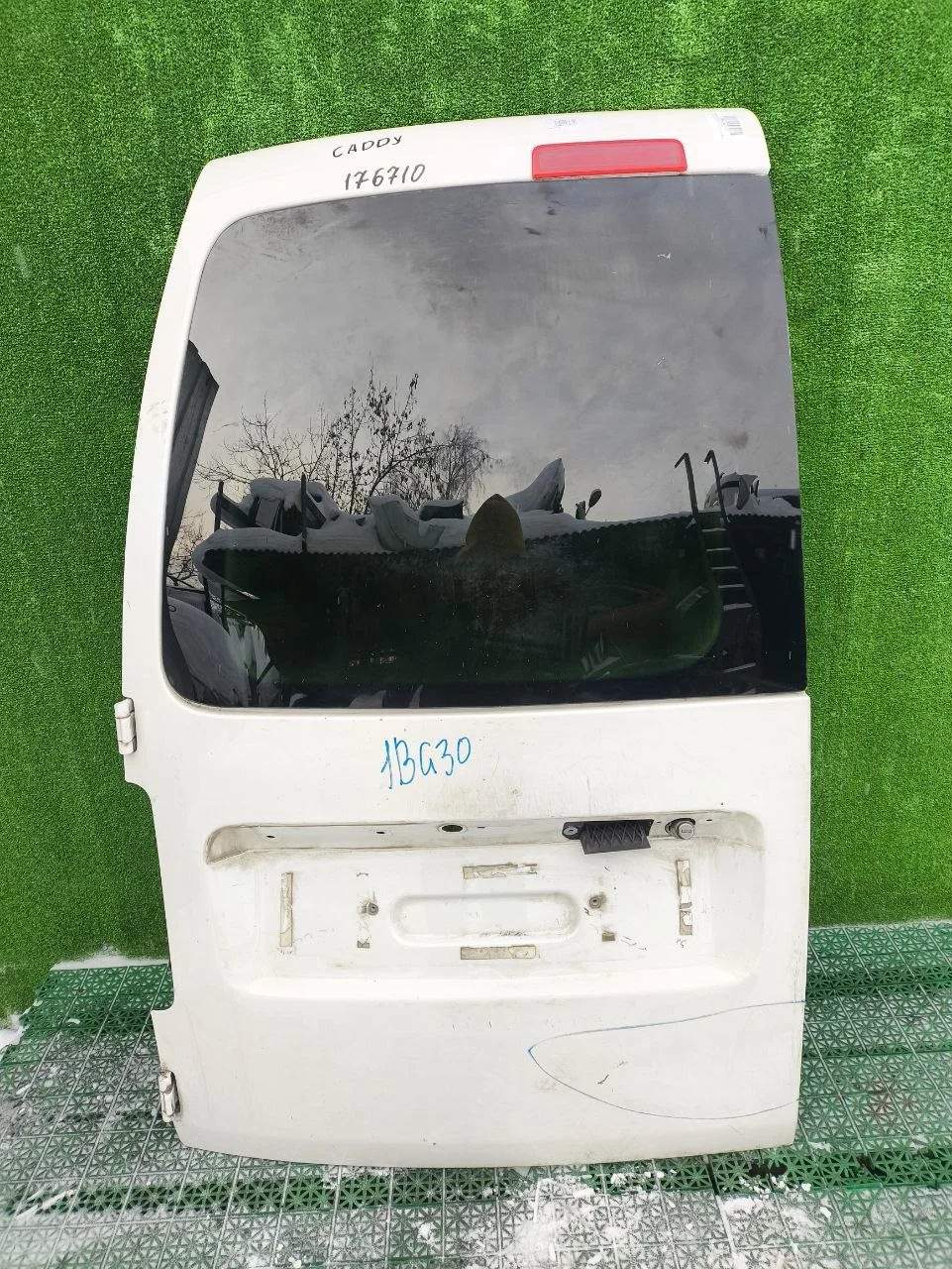 Дверь багажника VOLKSWAGEN CADDY 2004- задняя левая распашная (с вырезом под стекло) белая б/у CADDY(2004-2014)