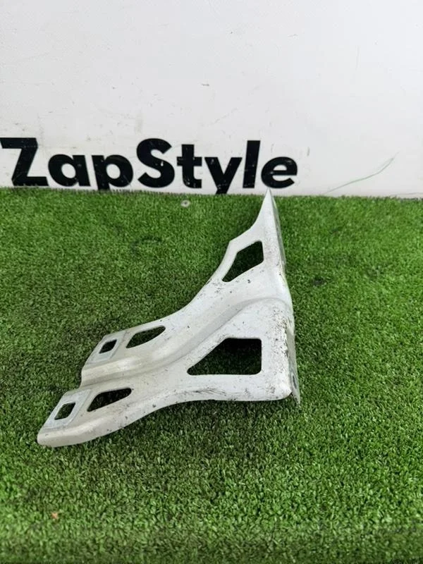 Кронштейн крыла AUDI RS Q3 2014 8U