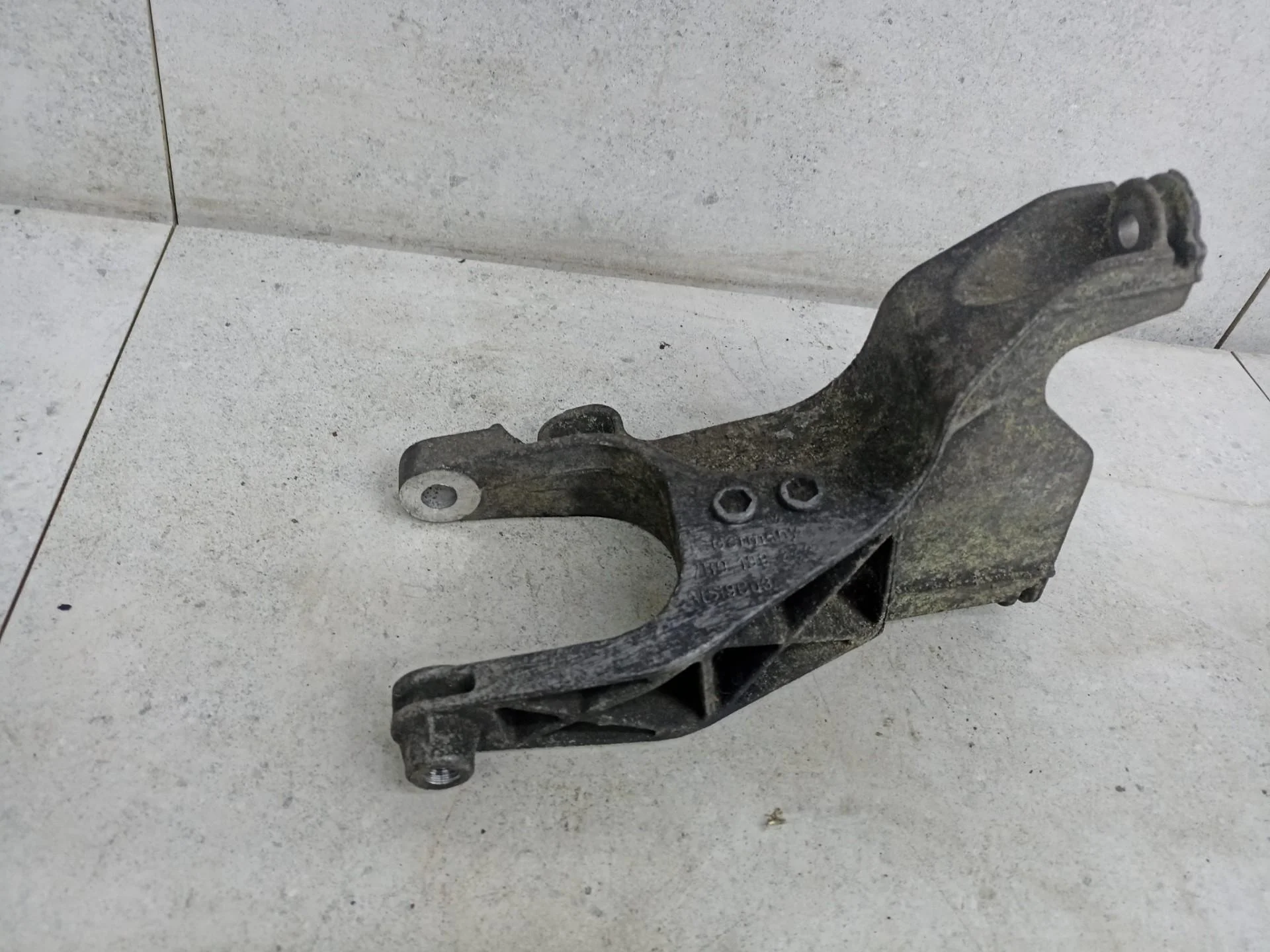 Кронштейн двигателя Volkswagen Transporter T5 2009