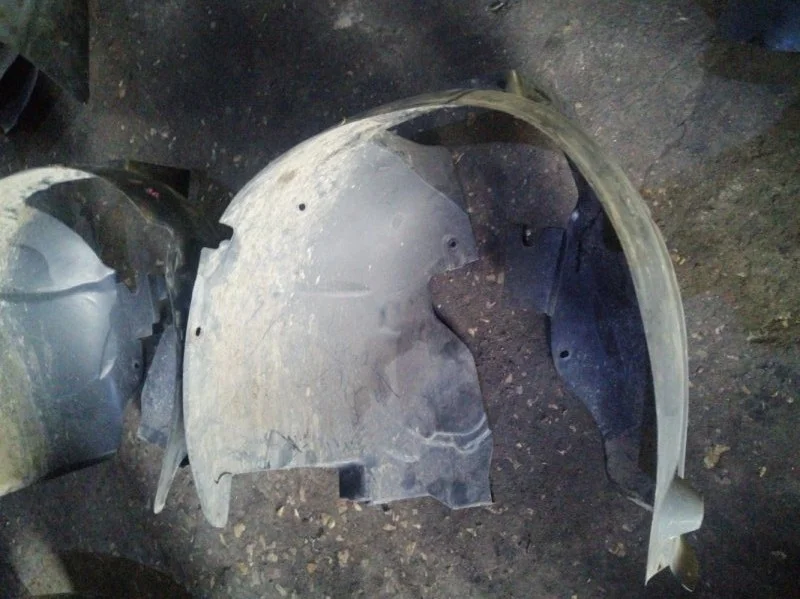 Подкрылок Citroen Grand C4 Picasso 2008 UA