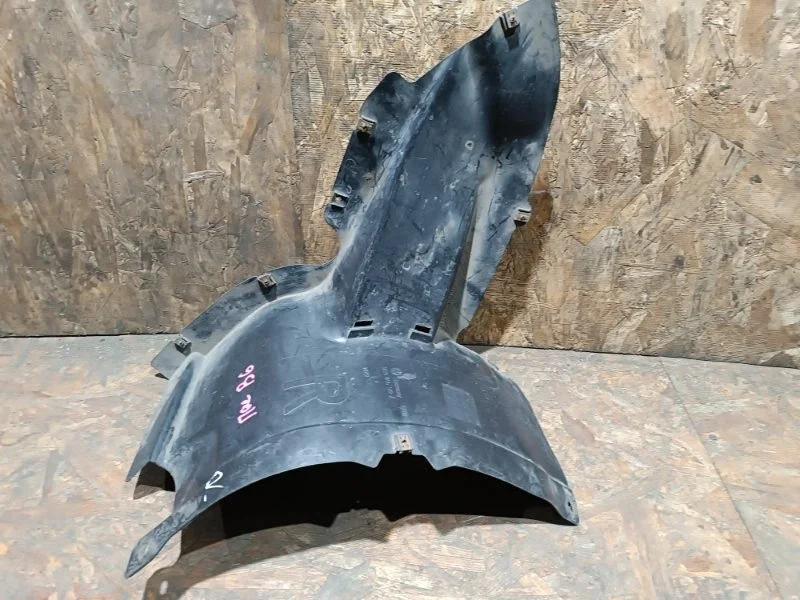 Подкрылок нижний Volkswagen Passat 2007 3С5