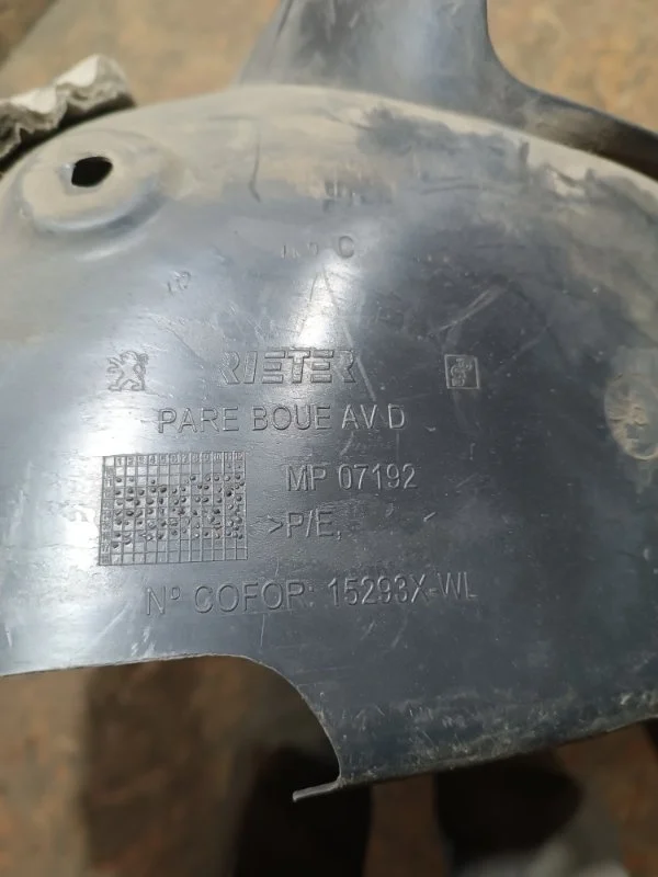 Подкрылок с дефектом Peugeot 208 2013 CC