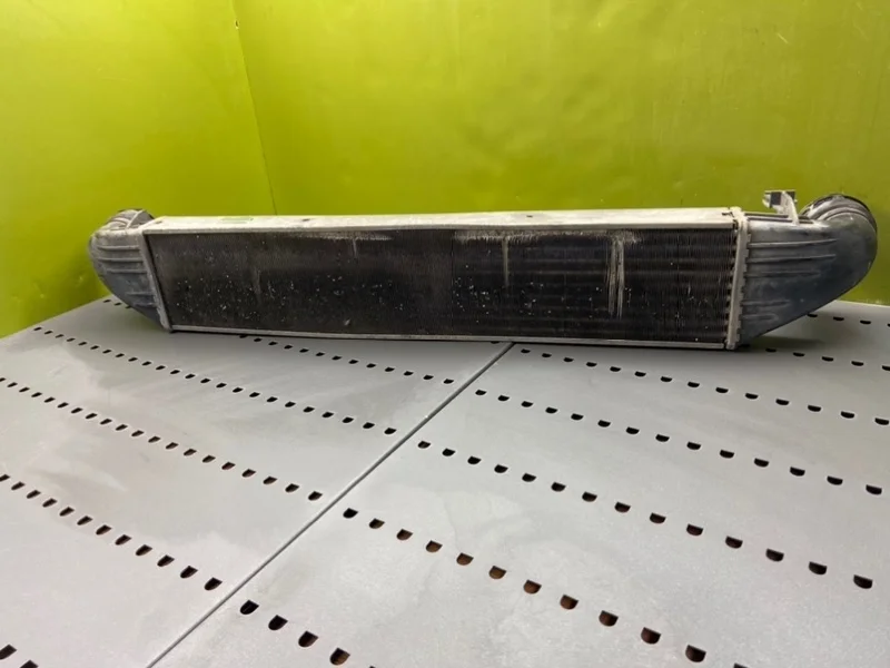 Интеркулер Mercedes-Benz C-Class 2000 A2035000000 W203 M111.955 2.0