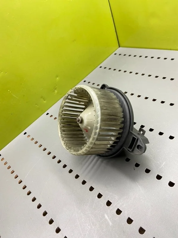 Вентилятор печки Audi A6 2000 4B1820021B C5 AVANT 2.5TDI AKE