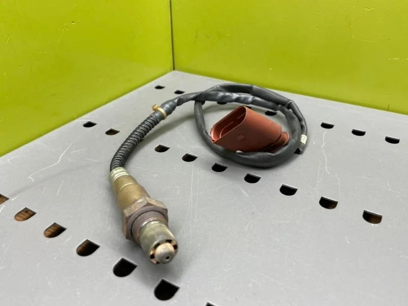 Лямбда зонд Audi A4 1999 058906265 B5 2.6I