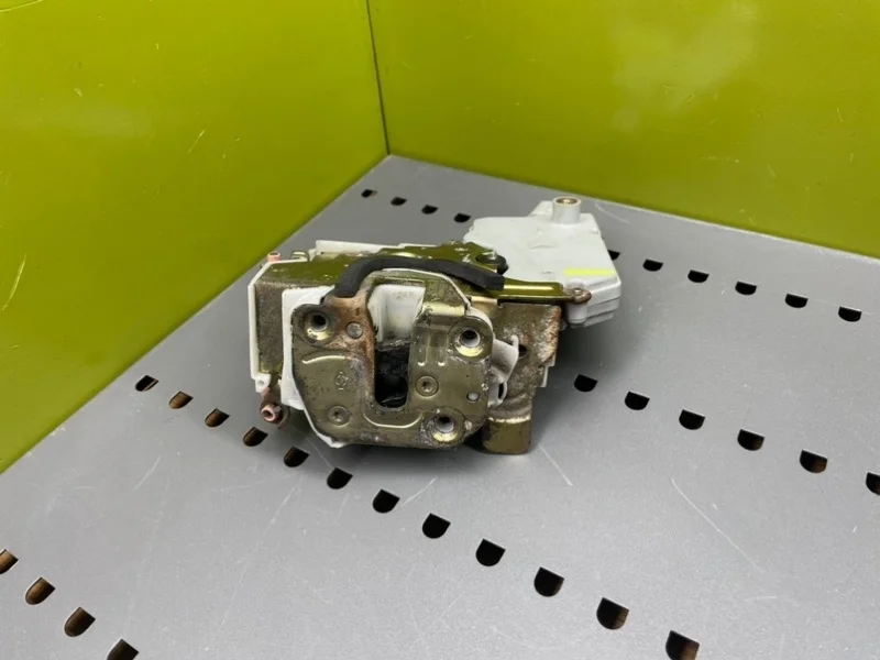 Замок двери Nissan Primera 2001 805032F010 P11(144) CD20 2.0TD, передний левый