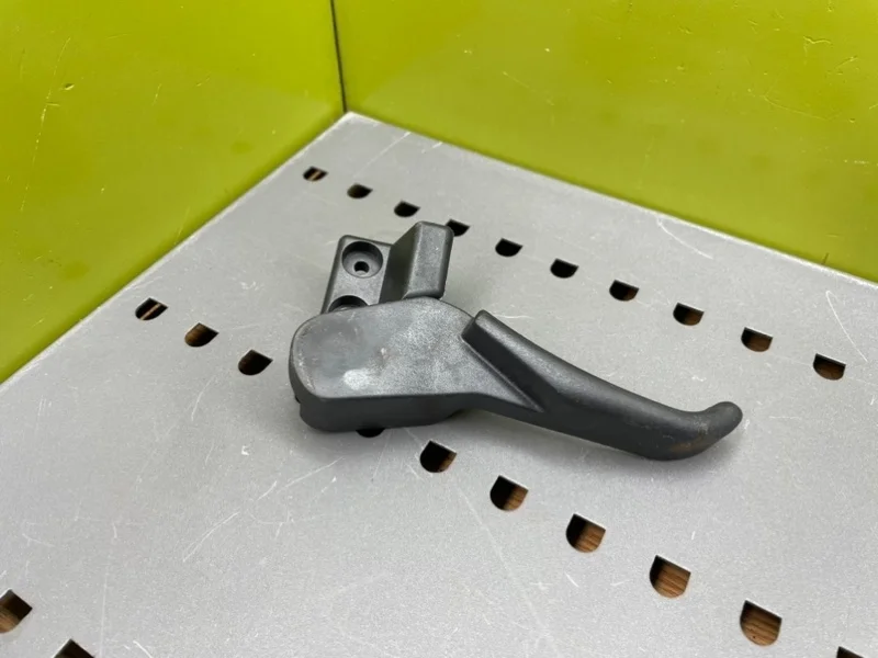 Ручка капота Volkswagen Passat 2000 3B1823533 B5 AHU 1.8I