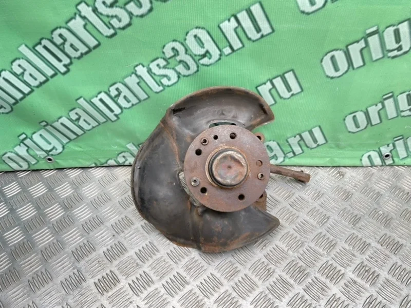 Кулак поворотный Mercedes-Benz 1991 A1243300420 W124 M102 2.3, передний левый