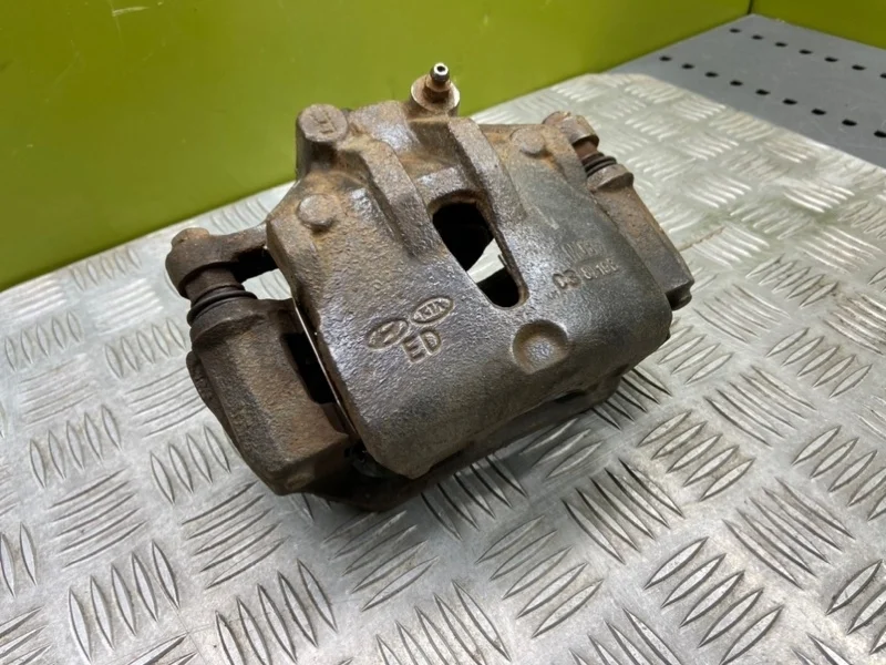 Суппорт Hyundai i30 2009 581301H000 1 FD G4FC 1.6, передний правый