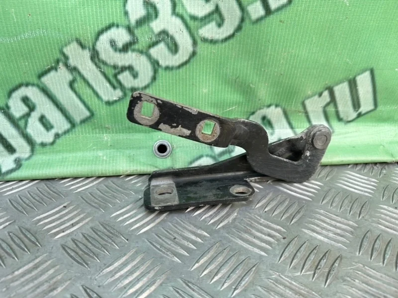 Петля капота Audi A8 1997 4D0823302C 4D2 ABZ 4.2, правая