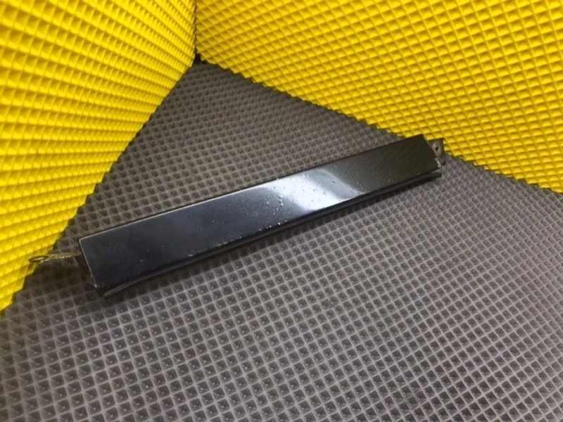 Накладка под фару Mercedes-Benz 1989 A1248890663 S124 M102.982, передняя правая