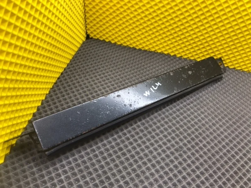 Накладка под фару Mercedes-Benz 1989 A1248890663 S124 M102.982, передняя правая