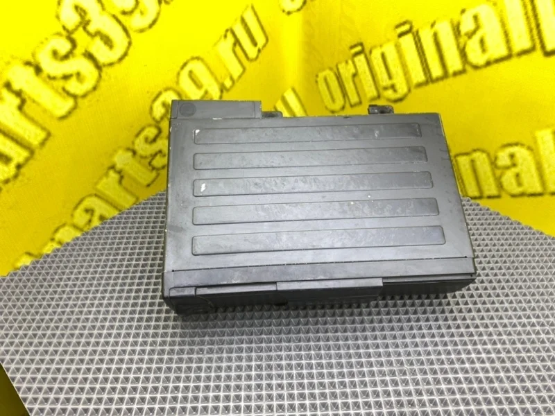 CD-Чейнджер Mercedes-Benz E-Class 2002 A0028207989 W210 M113.940 4.3I