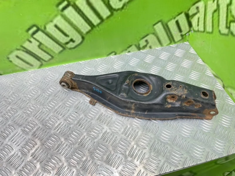 Рычаг Mercedes-Benz 1989 A2023500206 S124 M102.982, задний