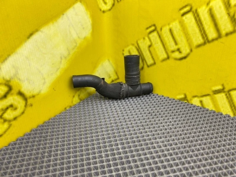 Патрубок Mercedes-Benz C-Class 2000 2038301996 W203 M111.955 2.0