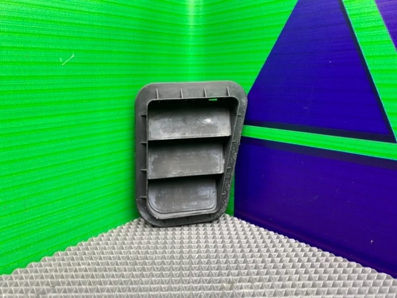 Решетка вентиляционная Hyundai i30 2009 975102F200 1 FD G4FC 1.6, задняя правая