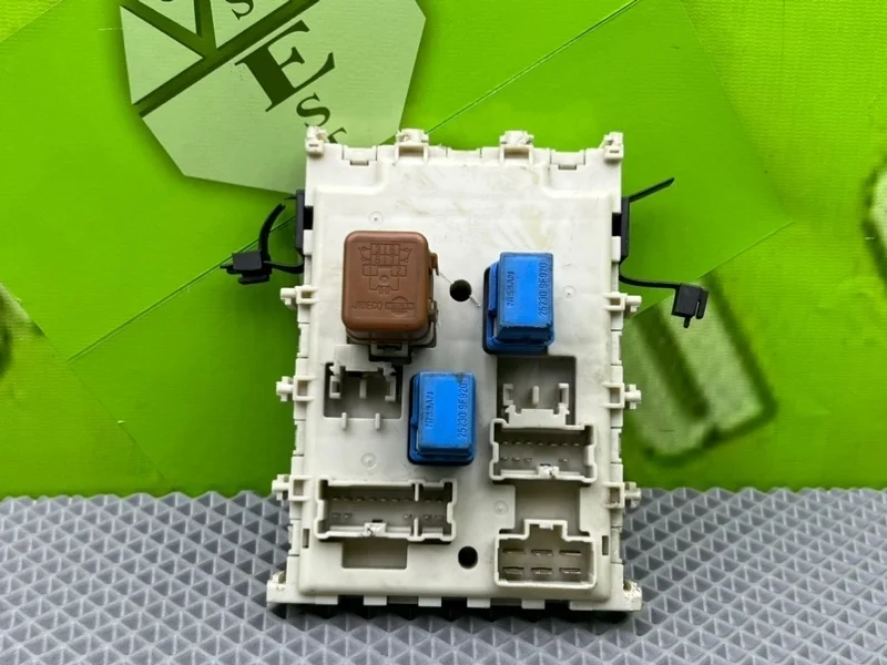 Блок предохранителей Nissan Primera 2004 24350AV700 P12 QR20