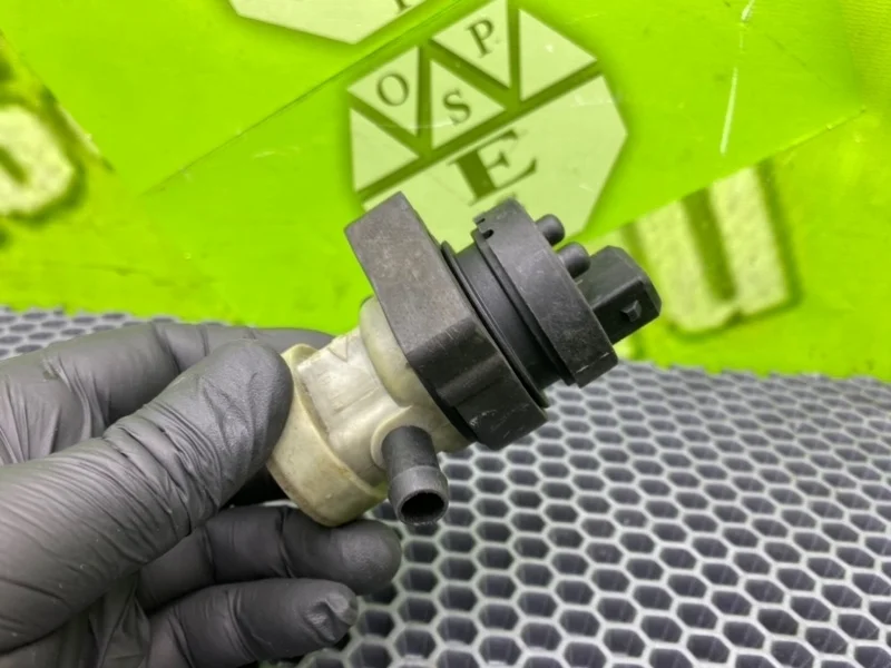 Клапан мот Mercedes-Benz E-class 1997 A0004701993 W210 M111.942 2.0