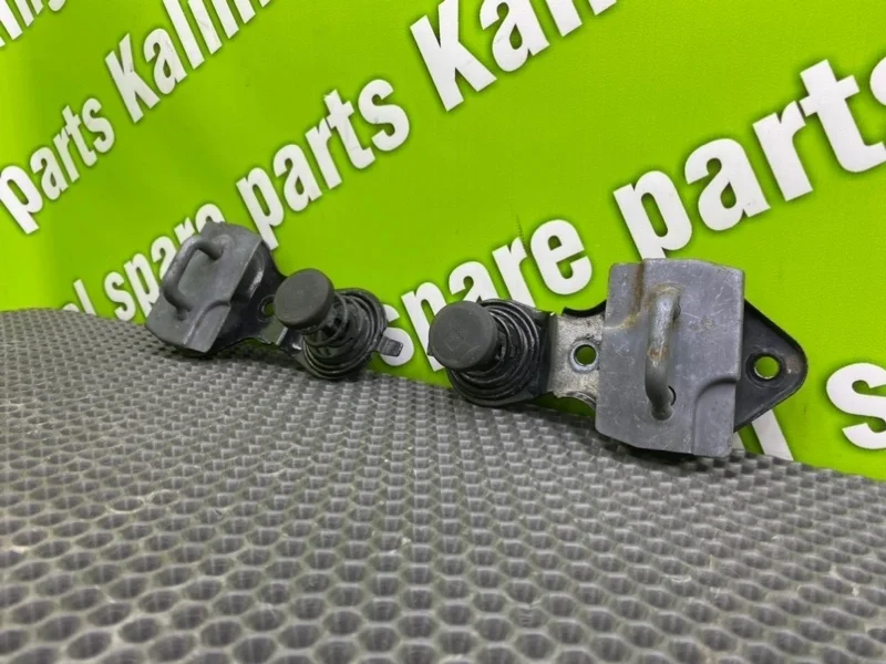 Отбойник капота Mercedes-Benz E-Class 2003 2118800360 S211 OM647 DE 27